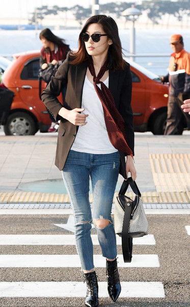 韩国明星衣服搭配,韩国明星衣橱里的潮流搭配秘籍