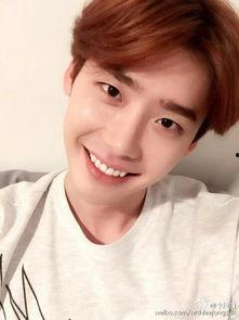 韩国明星壁纸笑脸,笑脸如阳光，治愈你的心灵