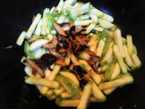 吃角瓜放屁多吗,放屁现象大揭秘